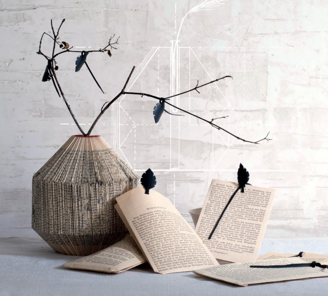 Vase aus alten Bchern